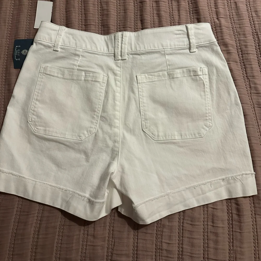 Democracy "Ab"solution High Rise Shorts in white. NWT - Picture 3 of 9